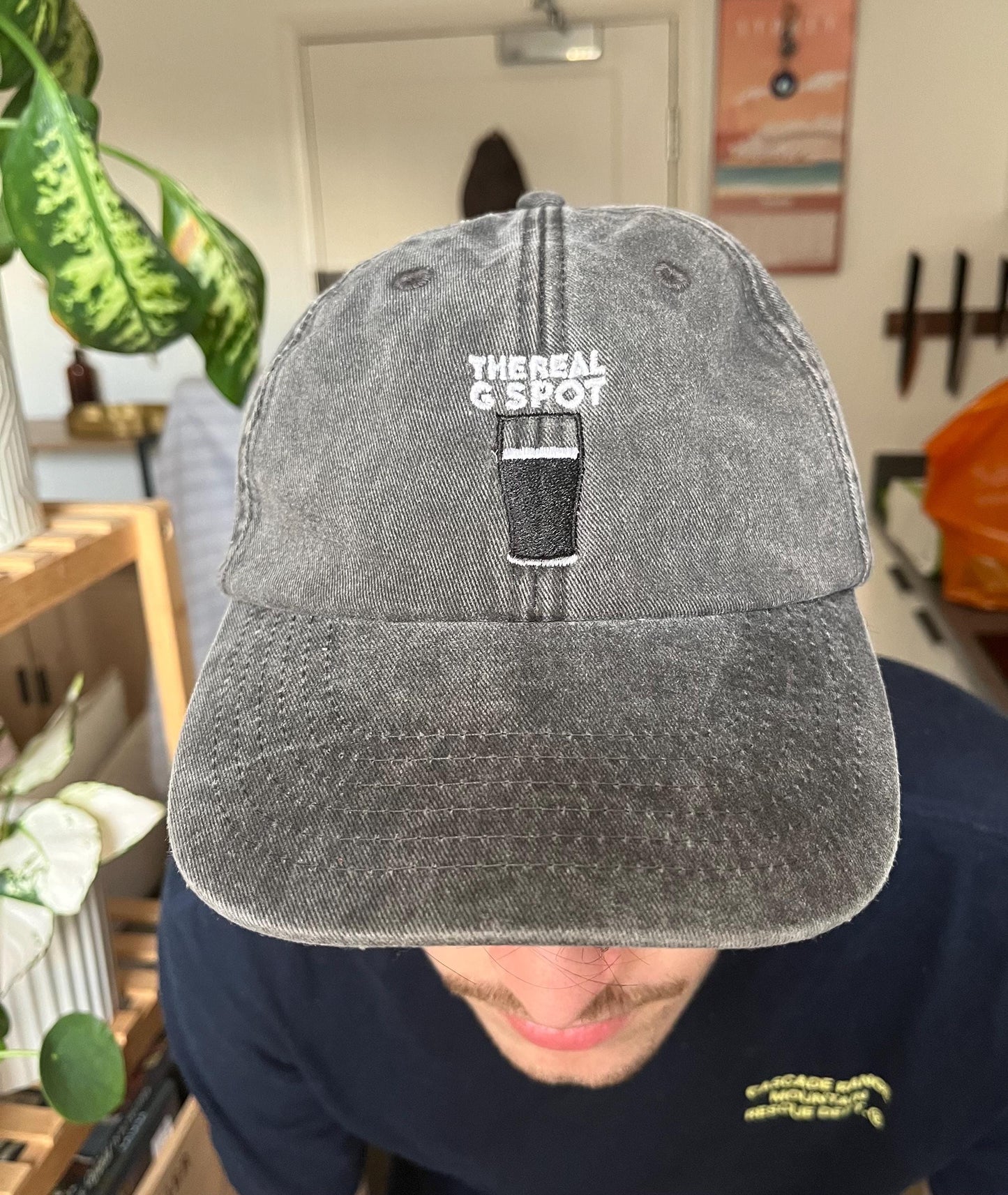 Stylish cap with split pint embroidery, great for pub enthusiasts. Irish stout lover Ireland present